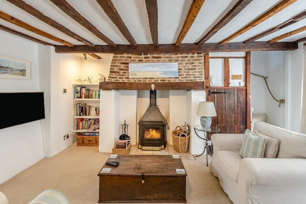 TV, fireplace - 2 Bed in Southwold (oc-bart2) (Southwold)