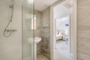 Towels - 2 Bed in Southwold (oc-wis) (Reydon)