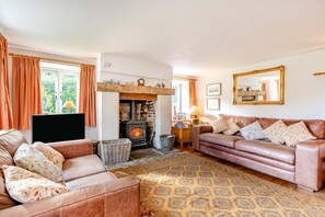 TV, fireplace - 4 Bed in Arne (oc-wy343) (Arne)