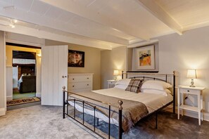 Travel crib, free WiFi, bed sheets - 4 Bed in Two Waters Foot (oc-f27331) (Warleggan)