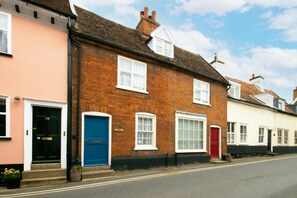 Exterior - 2 Bed in Woodbridge (oc-csn2) (Woodbridge)