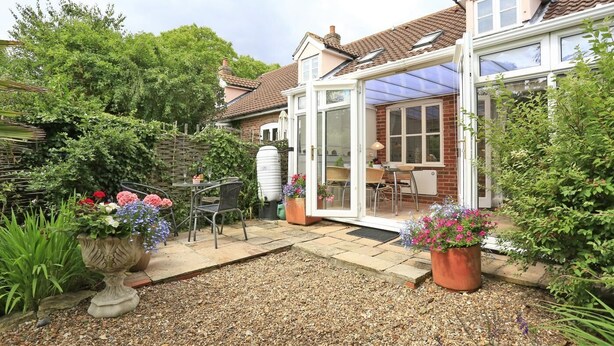 A residential property with a patio, outdoor seating, and a conservatory. - 2 Bed in Friston (oc-lcq) (Friston)