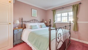 A bedroom with a bed, bedside tables, a window with curtains, and a door. - 2 Bed in Friston (oc-lcq) (Friston)