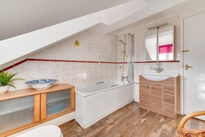 Towels - 2 Bed in Friston (oc-lcq) (Friston)