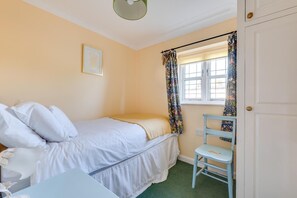 Iron/ironing board, travel cot, free WiFi, bed sheets - 2 Bed in Friston (oc-lcq) (Friston)