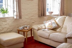 TV - 1 Bed in Two Waters Foot (oc-a27332) (Warleggan)