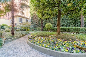 Property grounds - GuestHost - Charming 85 sqm apartment, ideal for groups or families of up to 5 guests, located on the third floor of a historic building with an elevator (NOT suitable for guests with disabilities).The property is located in an elegant area, right in the (Turin)