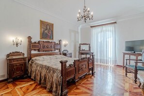 2 bedrooms, iron/ironing board