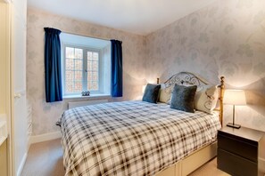 Travel cot, free WiFi, bed sheets - 4 Bed in Swanage (oc-wy464) (Swanage)