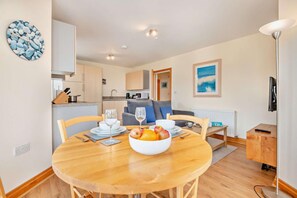 TV - 1 Bed in Swanage (oc-wy525) (Swanage)
