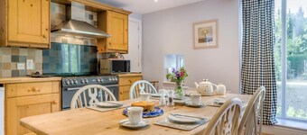 2 Bed in Charminster (oc-wy408)