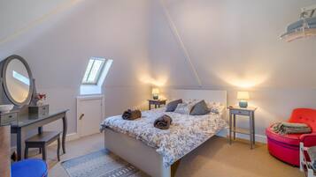 Travel cot, free WiFi, bed sheets