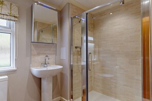 Towels - 3 Bed in Two Waters Foot (oc-r27336) (Broadoak)