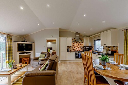 3 Bed in Two Waters Foot (oc-r27336)