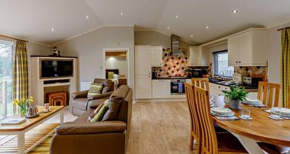 3 Bed in Two Waters Foot (oc-r27336)