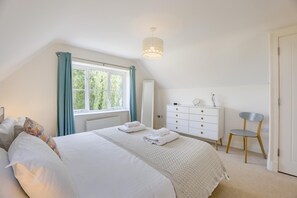 4 bedrooms, iron/ironing board, travel cot, free WiFi - 4 Bed in Friston (oc-colu) (Friston)