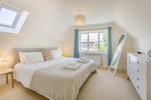 4 bedrooms, iron/ironing board, travel cot, free WiFi - 4 Bed in Friston (oc-colu) (Friston)