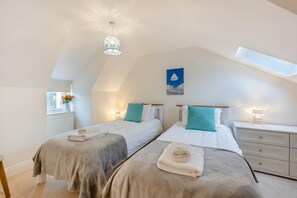 4 bedrooms, iron/ironing board, travel cot, free WiFi - 4 Bed in Friston (oc-colu) (Friston)