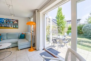 TV, fireplace - 4 Bed in Friston (oc-colu) (Friston)