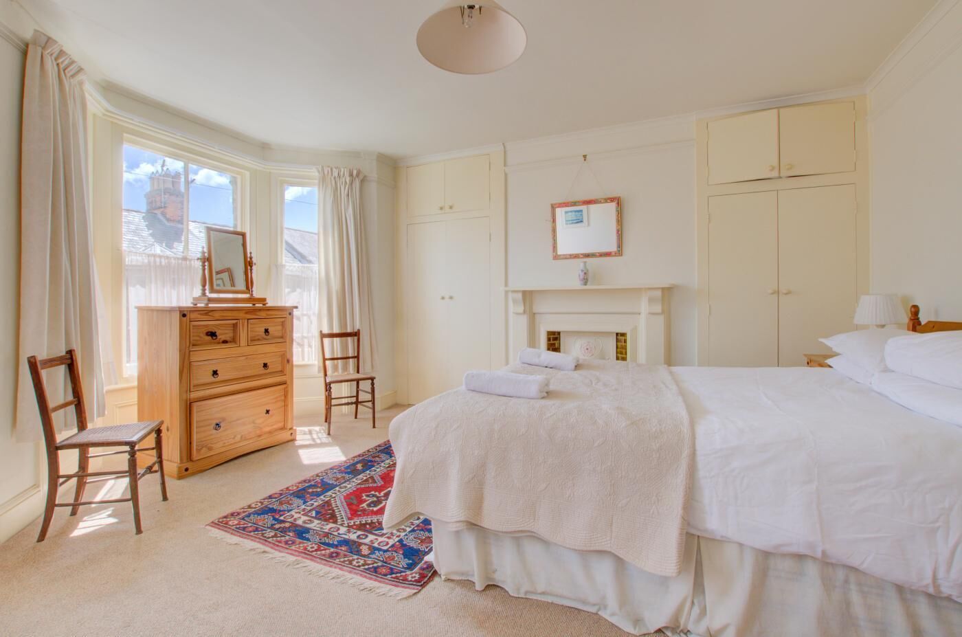 Silitysrauta/-lauta, ilmainen Wi-Fi, vuodevaatteet