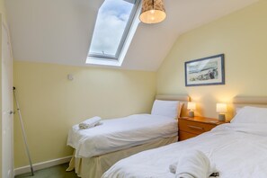 2 bedrooms, iron/ironing board, travel cot, free WiFi - 2 Bed in Charmouth (oc-wy395) (Fernhill)