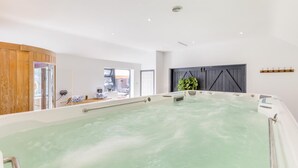 A large indoor hot tub with a view of the city. - 6 Bed in Foulsham (oc-t33038) (Foulsham)