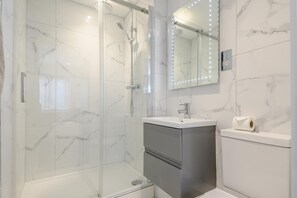 Towels - 4 Bed in Aldeburgh (oc-lim) (Aldeburgh)