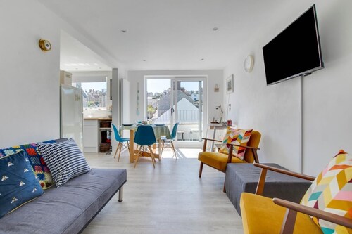 2 Bed in Swanage (oc-wy398)