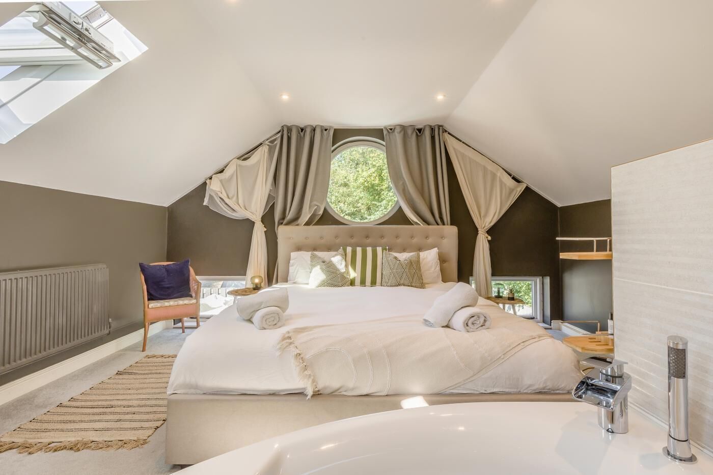 Fer et planche à repasser, Wi-Fi gratuit, draps fournis