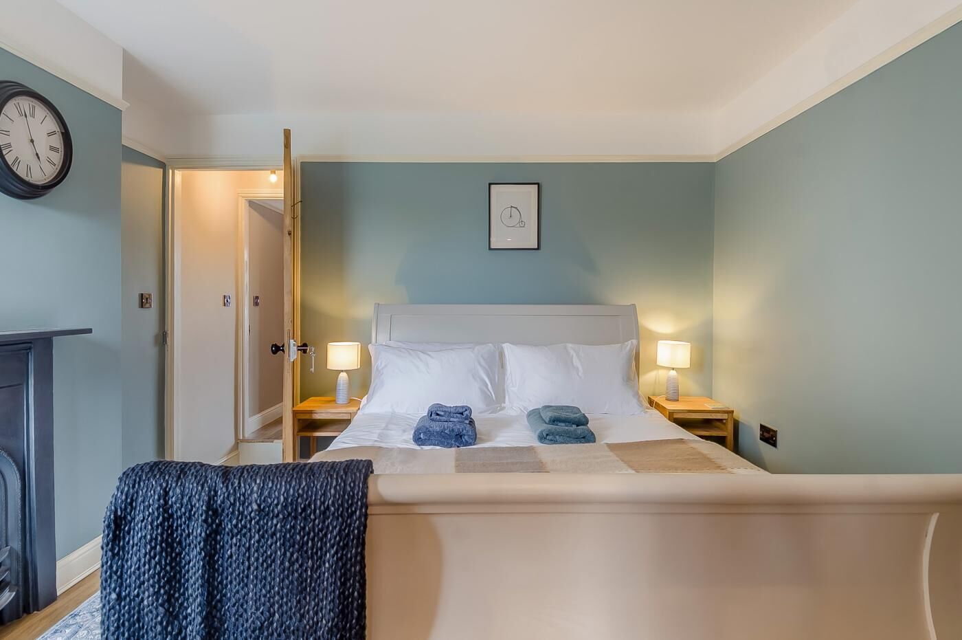 Iron/ironing board, free WiFi, bed sheets