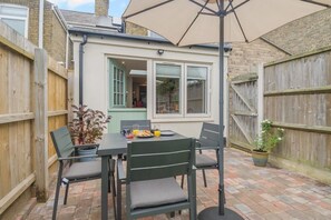 Outdoor dining - 2 Bed in Pakefield (oc-p32922) (Lowestoft)