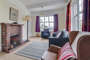 TV - 4 Bed in Harmans Cross (oc-wy278) (Woolgarston)