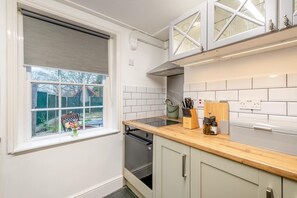 Microwave, oven, dishwasher, high chair - 3 Bed in Lydd (oc-c32638) (Lydd)