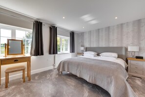 Iron/ironing board, travel crib, free WiFi, bed sheets
