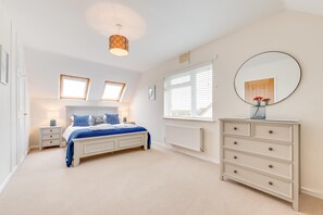 Iron/ironing board, travel crib, free WiFi, bed sheets - 4 Bed in Langton Matravers (oc-wy548) (Langton Matravers)