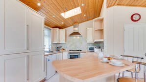 Private kitchen - 2 Bed in Aldeburgh (oc-har) (Aldeburgh)