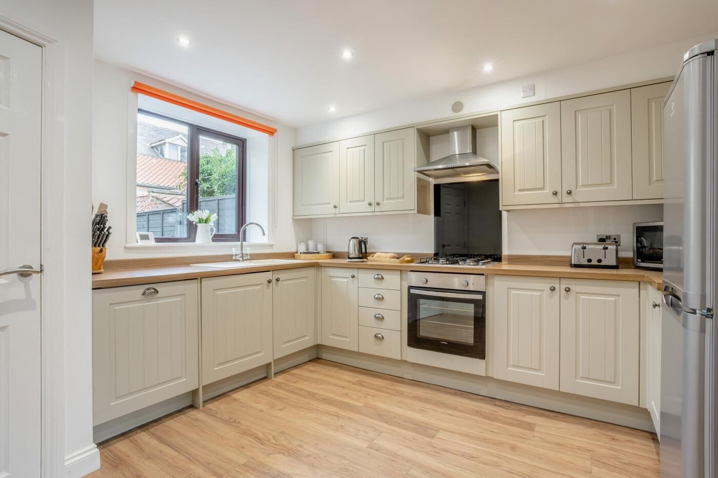 Mikroaaltouuni, uuni, astianpesukone