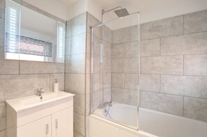 Hair dryer, towels - 2 Bed in Swanage (oc-wy421) (Swanage)