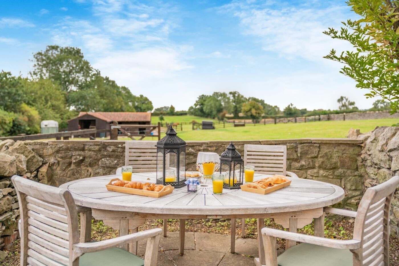 تناول الطعام بالخارج