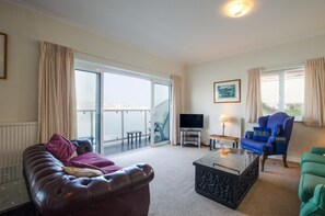 TV - 2 Bed in Swanage (oc-wy055) (Swanage)