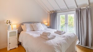 6 soverom, strykejern/-brett, reiseseng for barn og wi-fi (inkludert)