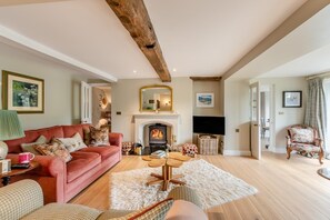 TV, fireplace - 3 Bed in Windermere (oc-r33083) (Troutbeck)