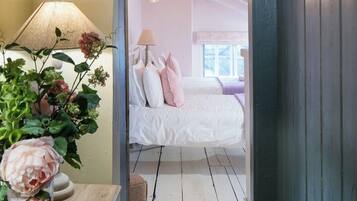 Iron/ironing board, travel cot, free WiFi, bed sheets