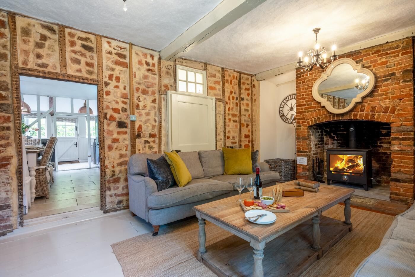 TV, fireplace