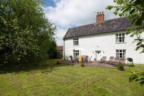 Outdoor dining - 5 Bed in Halesworth (oc-cfl) (Halesworth)