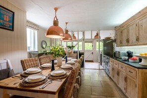 Dining - 5 Bed in Halesworth (oc-cfl) (Halesworth)