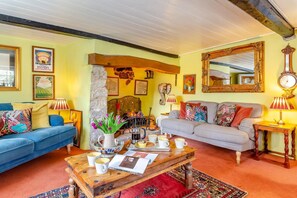 TV - 3 Bed in Portesham (oc-wy550) (Portesham)