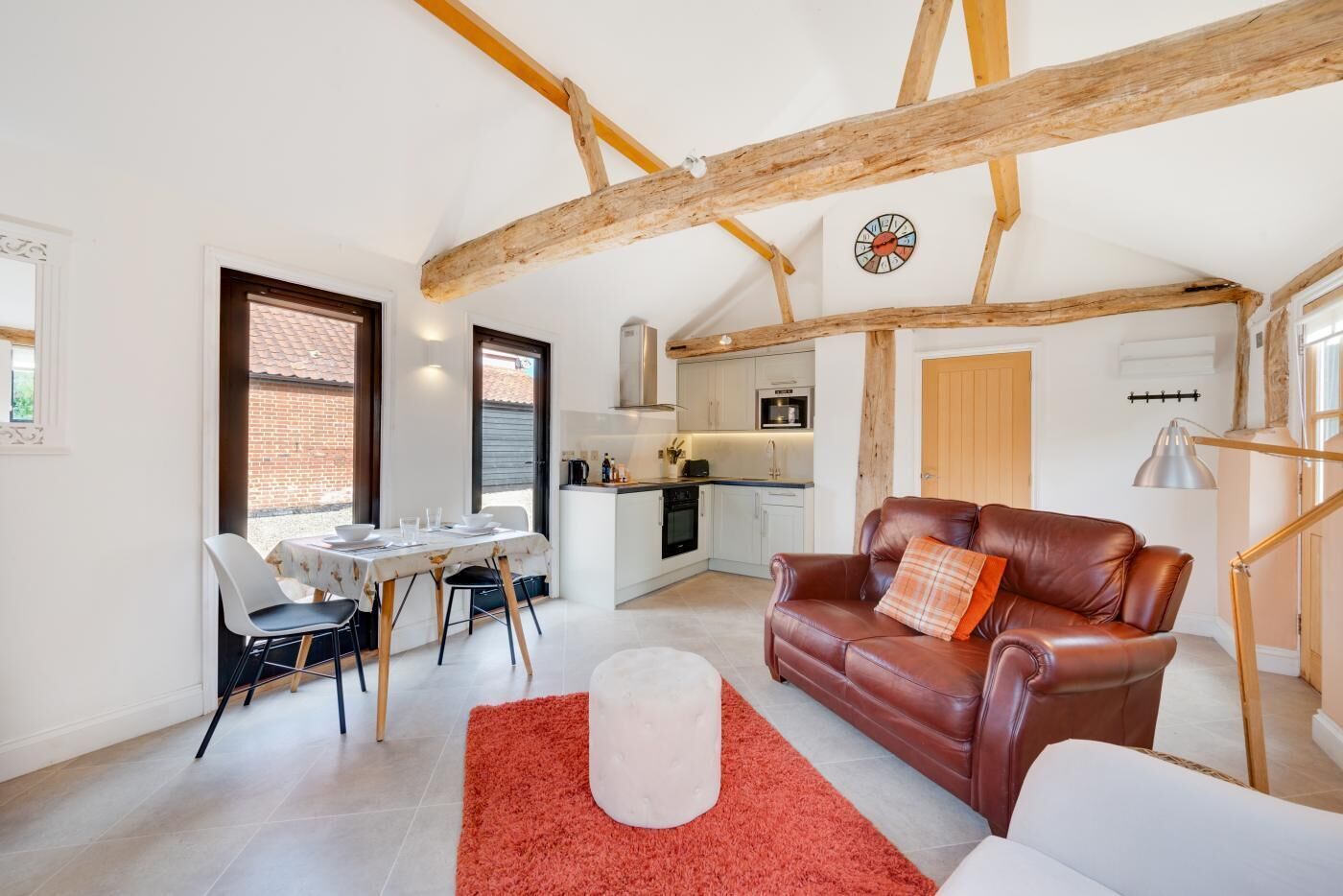 Televisión y chimenea 