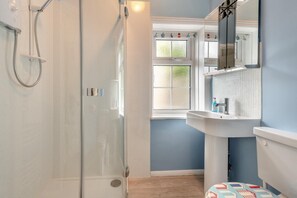 Hair dryer, towels - 5 Bed in Studland (oc-wy365) (Studland)