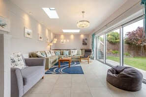 TV, fireplace - 5 Bed in Studland (oc-wy365) (Studland)